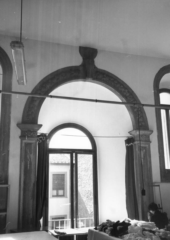 portale - bottega aretina (sec. XVI)