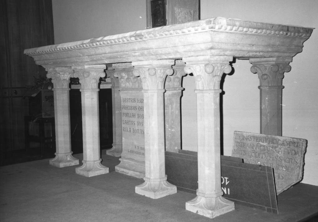 altare - bottega aretina (sec. XX)