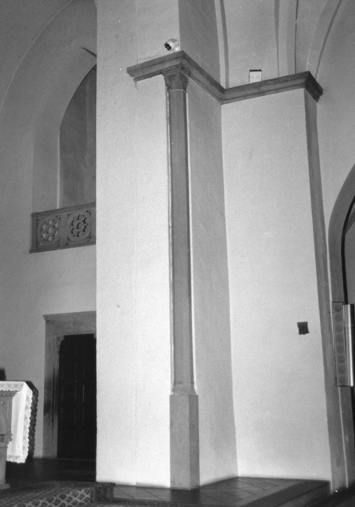 pilastrino paraspigoli, serie - bottega toscana (primo quarto sec. XX)