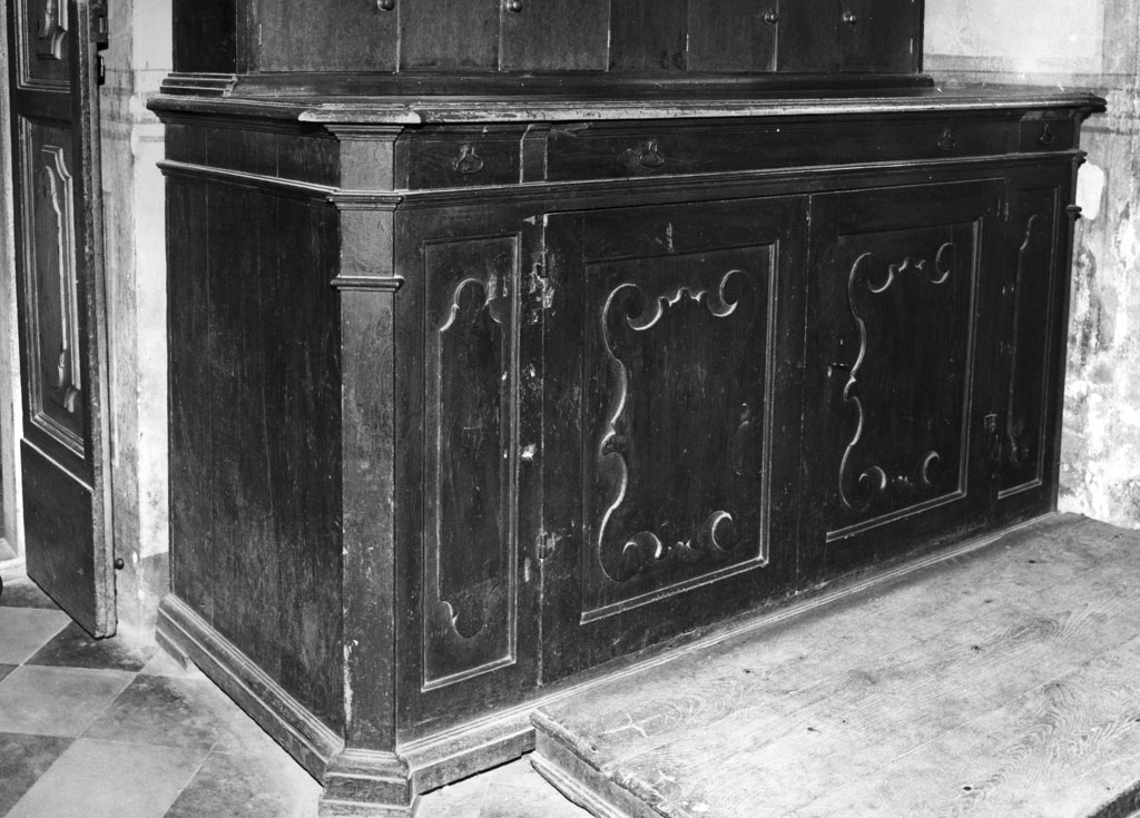 mobile da sacrestia - bottega aretina (seconda metà sec. XVIII)