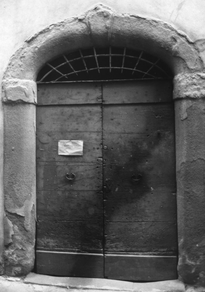 portale - ad arco ribassato - bottega aretina (sec. XIX)