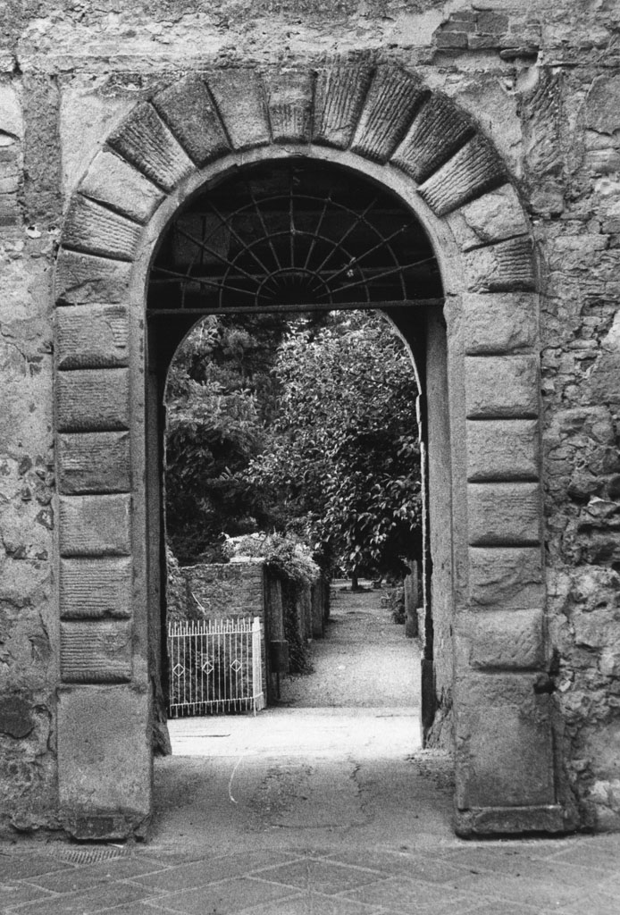 portale - ad arco - bottega toscana (fine/inizio secc. XVI/ XVII)