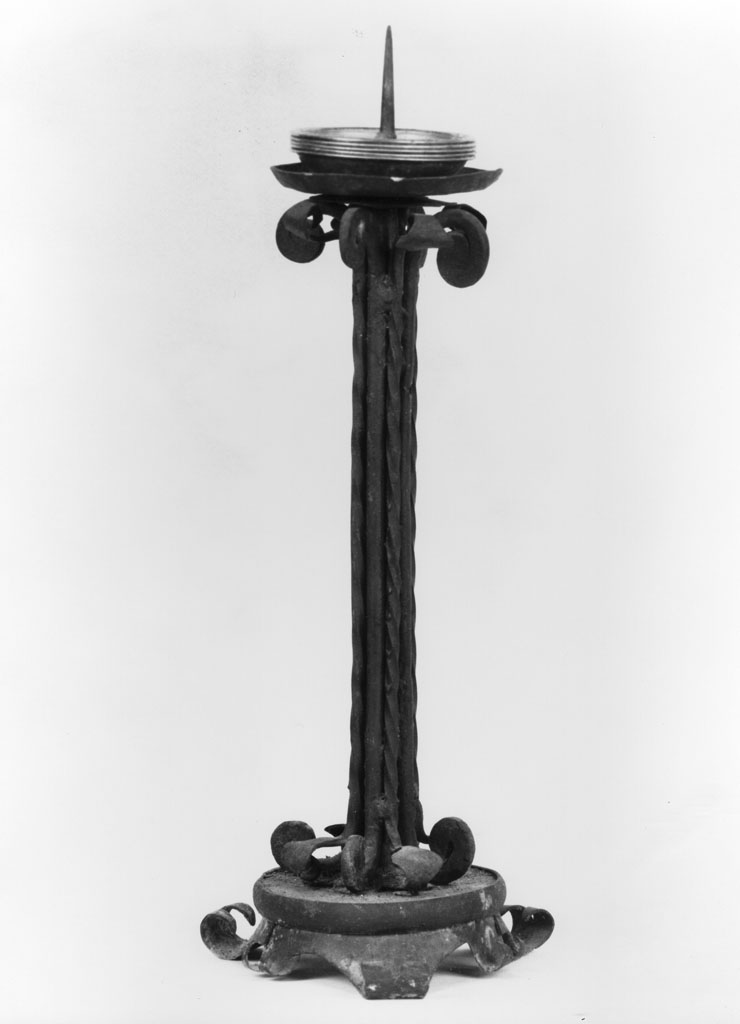 candeliere, serie - bottega aretina (secondo quarto sec. XX)