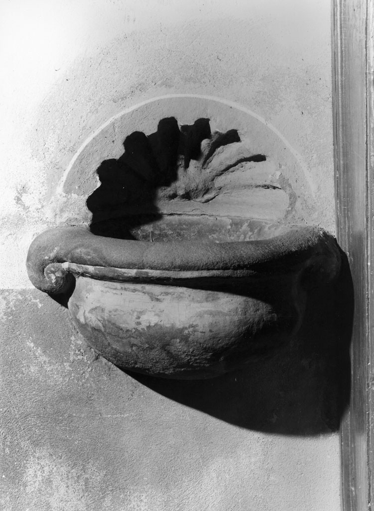 acquasantiera da parete - bottega toscana (seconda metà sec. XVIII)