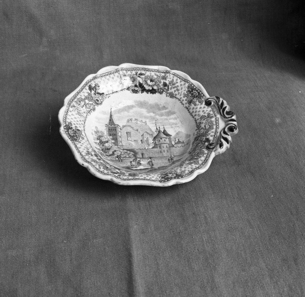 piattino - bottega francese (sec. XVIII)