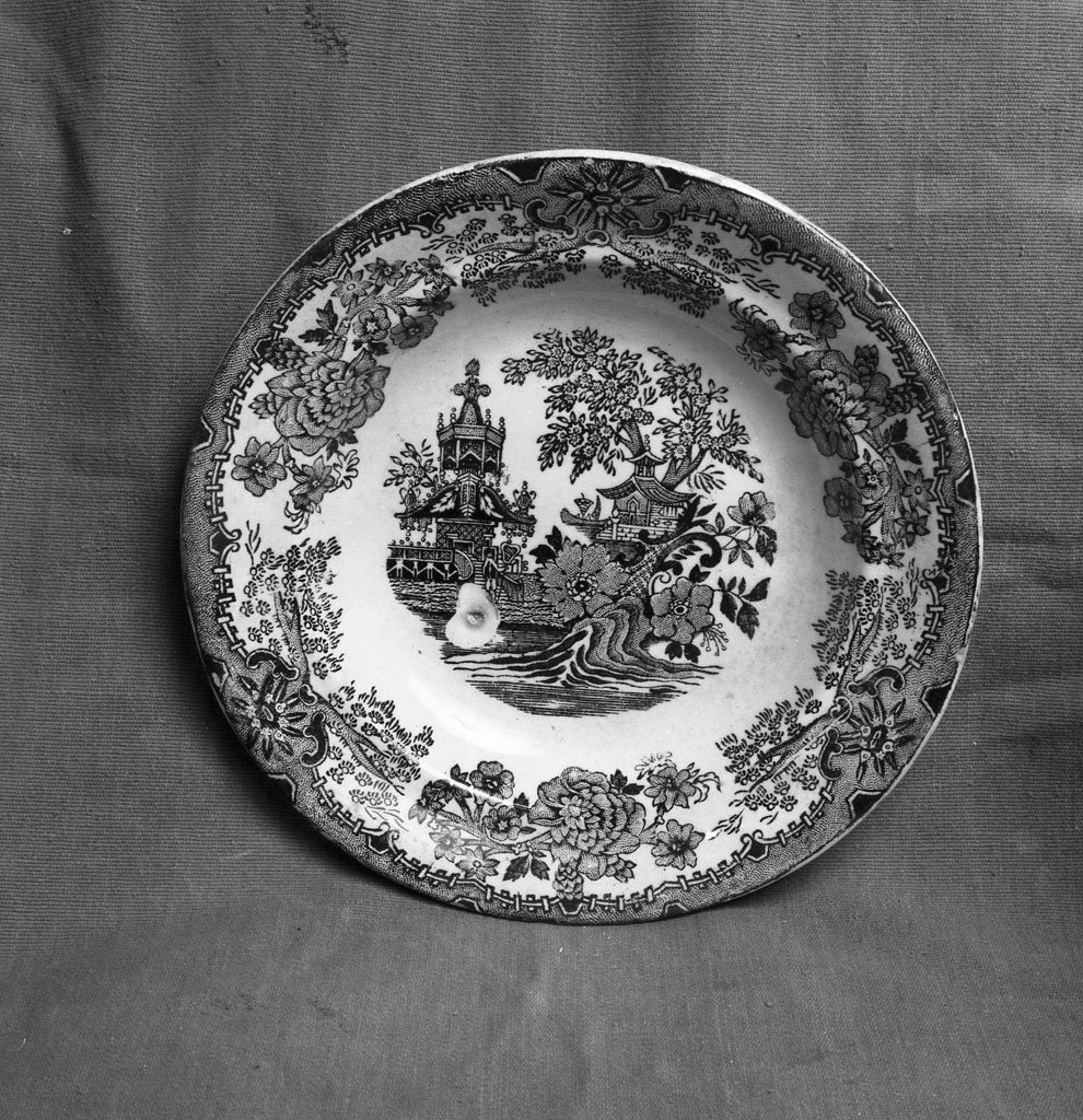 piatto - bottega italiana (sec. XIX)