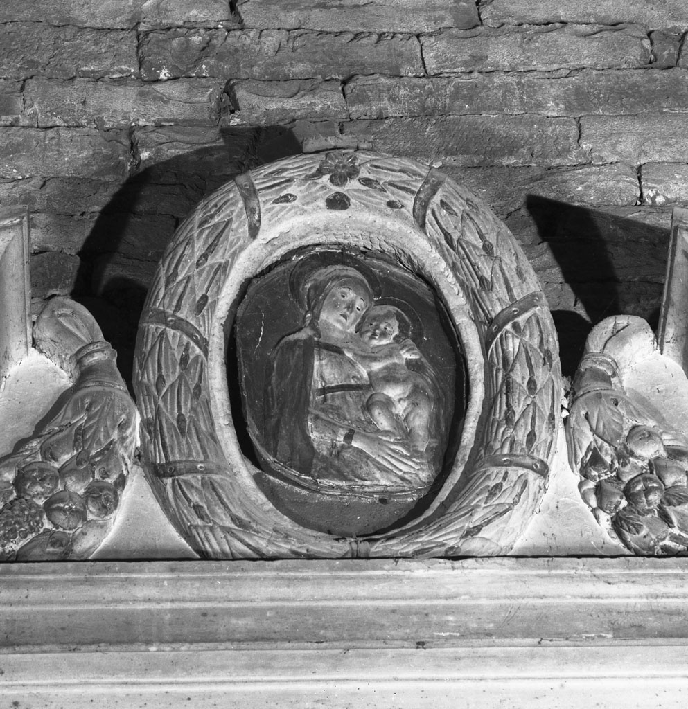 Madonna con Bambino (rilievo) di Desiderio da Settignano (scuola) (fine sec. XV)