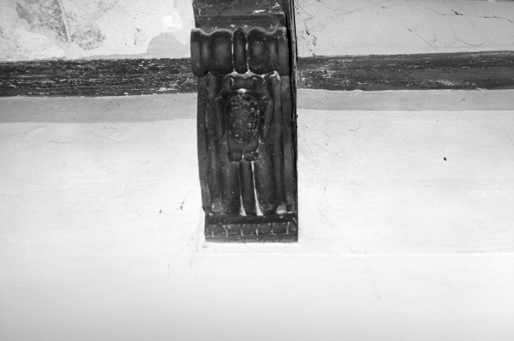 mensola - a voluta, coppia - bottega toscana (fine sec. XVII)