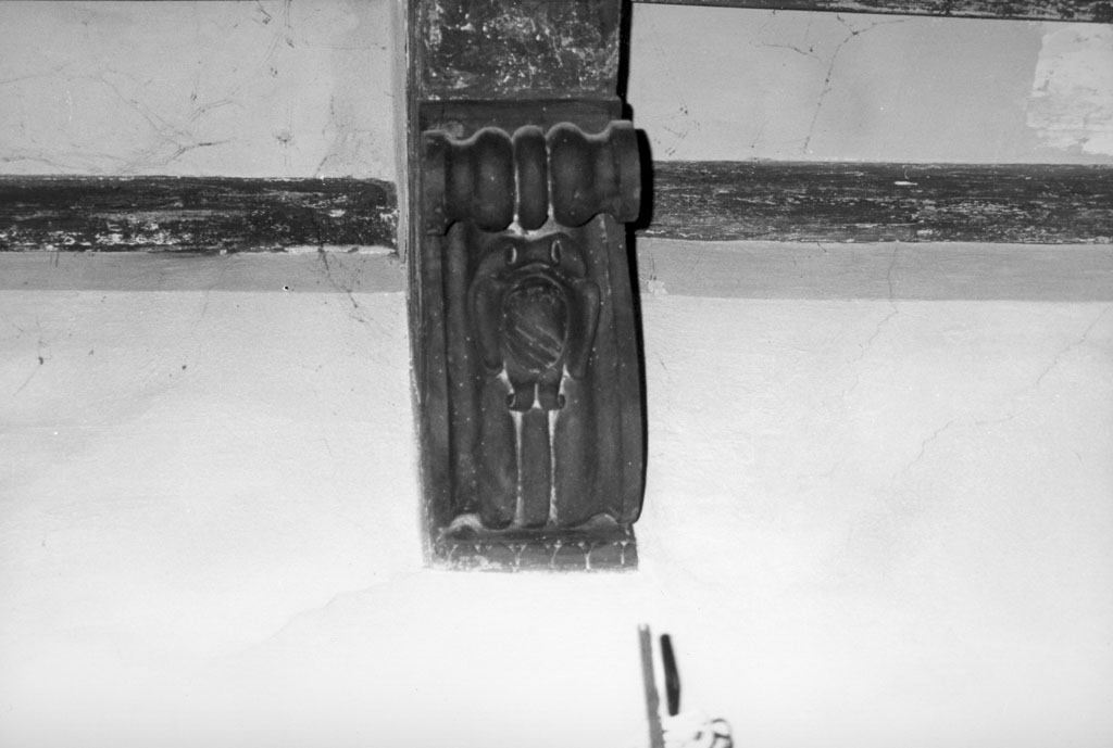 mensola - a voluta, coppia - bottega toscana (fine sec. XVII)