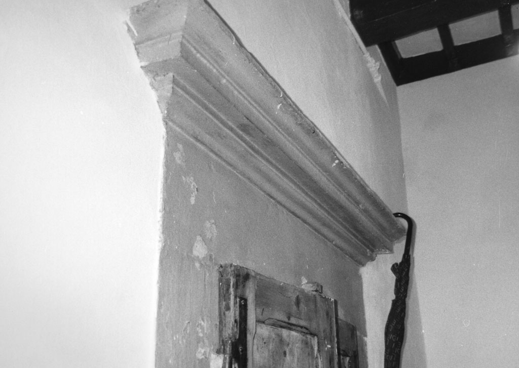 portale architravato - bottega toscana (fine/inizio secc. XVI/ XVII)