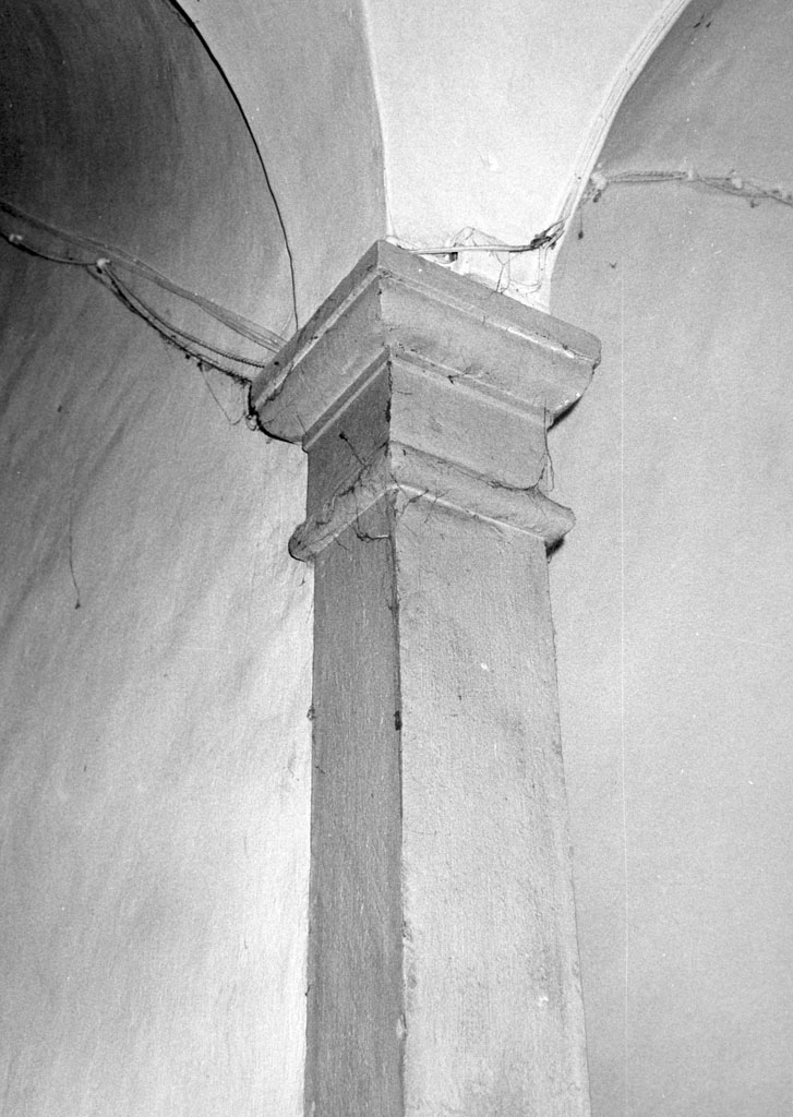 capitello, serie - bottega toscana (fine/inizio secc. XVI/ XVII)