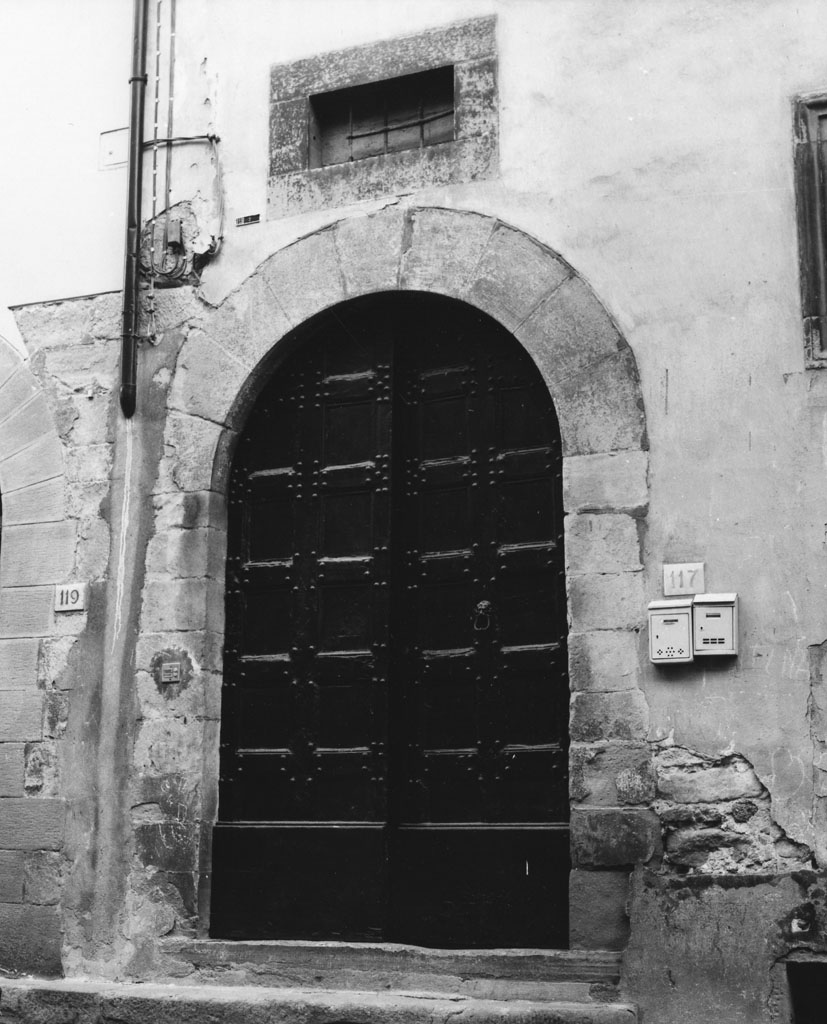 portale - ad arco - bottega toscana (fine sec. XV)