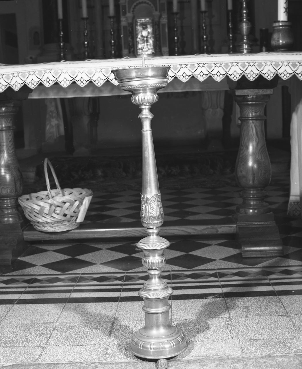 candelabro - bottega toscana (seconda metà sec. XIX)