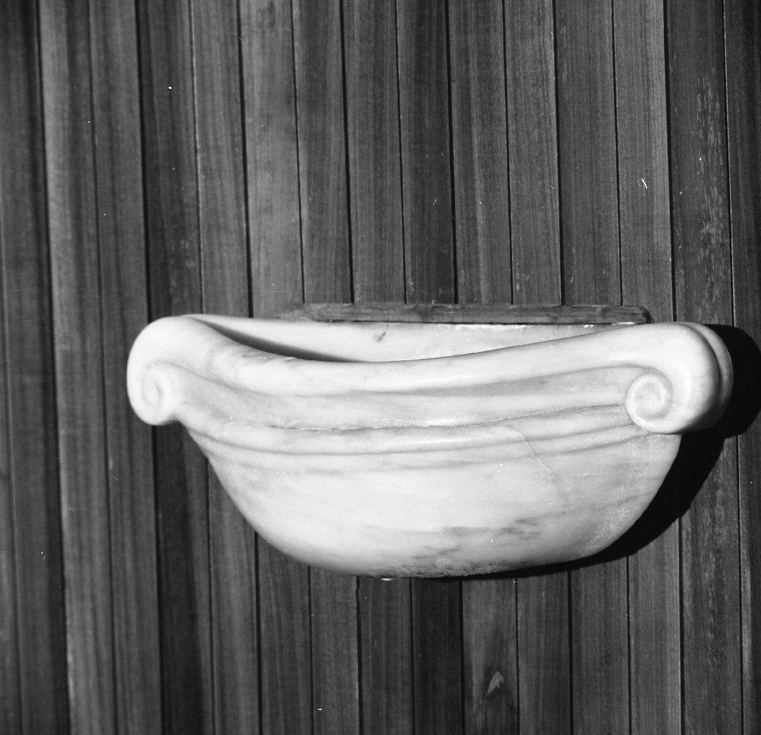 acquasantiera da parete, serie - bottega toscana (sec. XVII)