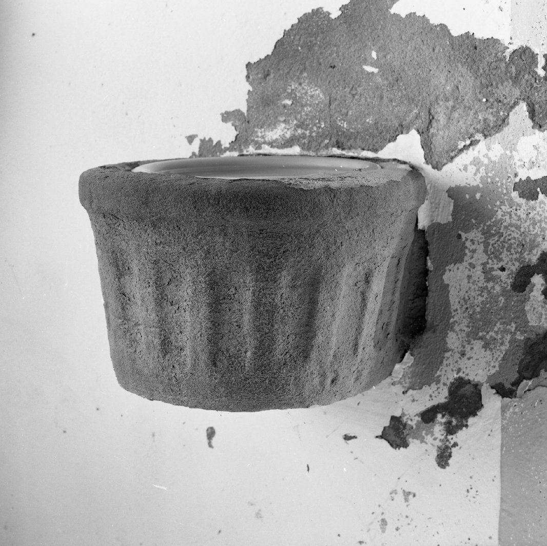 acquasantiera da parete - bottega toscana (fine sec. XVIII)