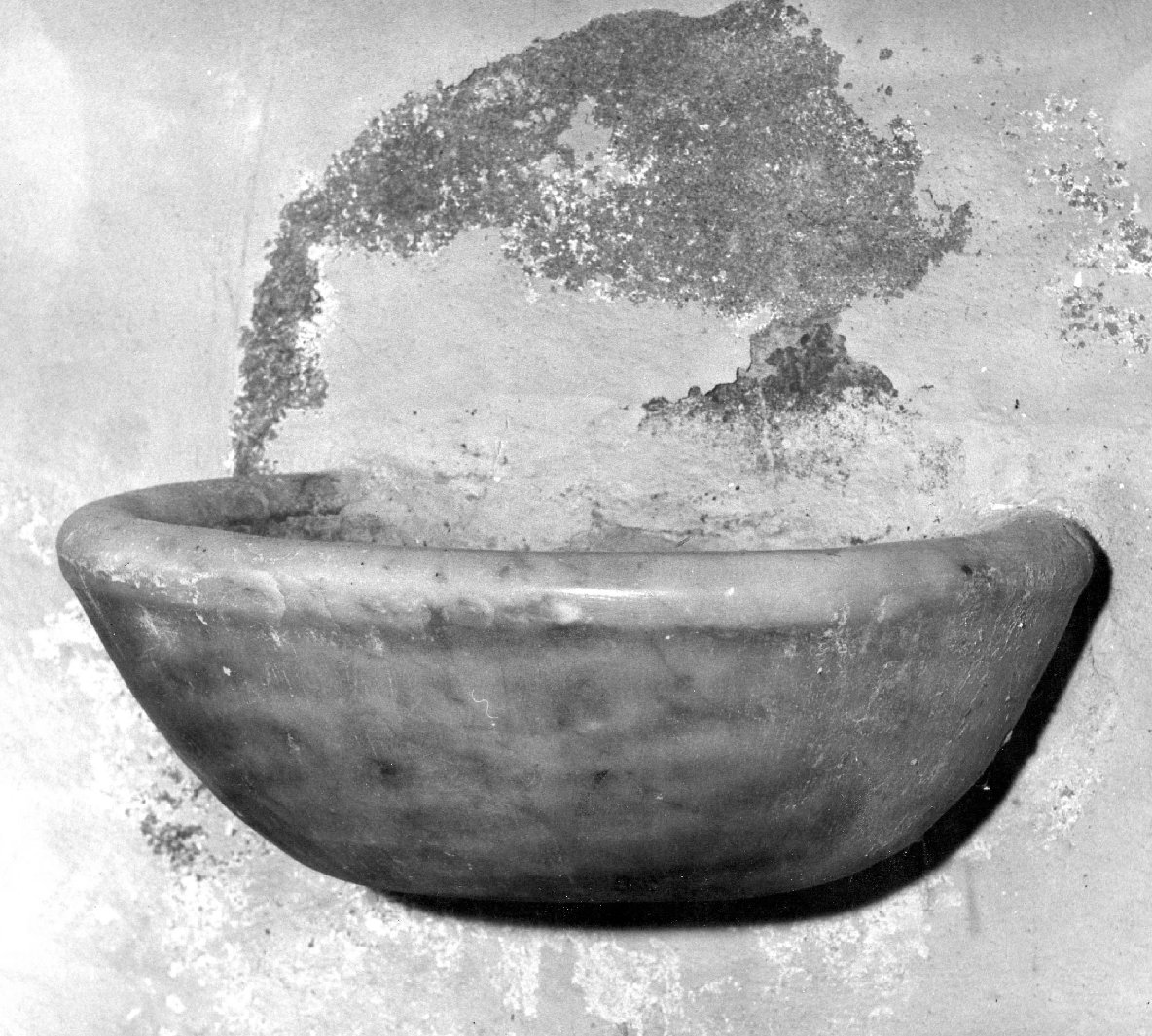 acquasantiera da parete - bottega toscana (sec. XIX)