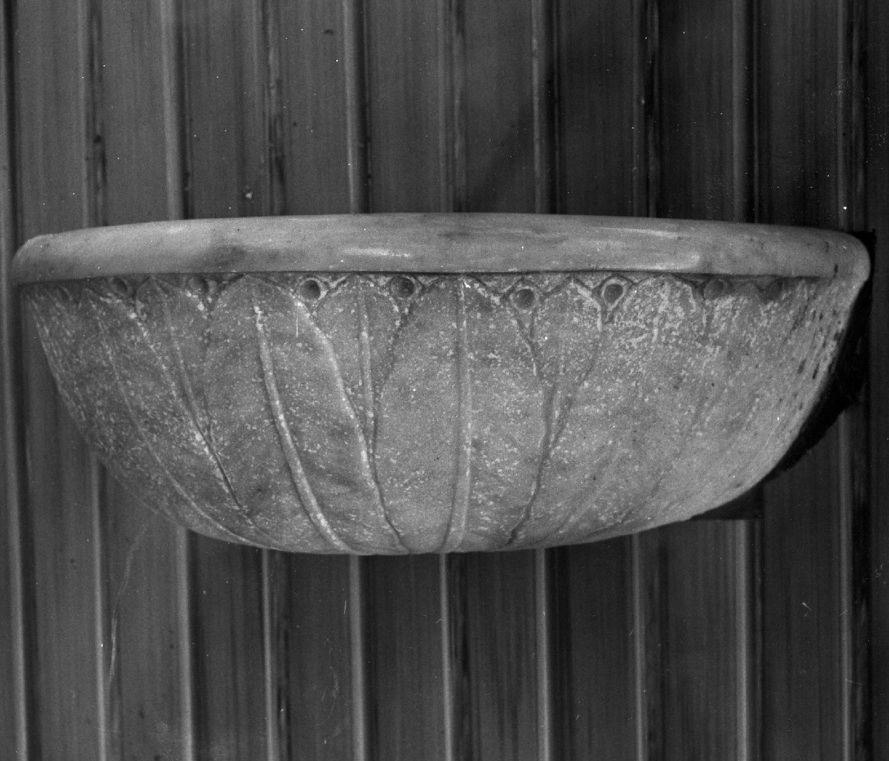 acquasantiera da parete - bottega Italia centrale (prima metà sec. XIX)