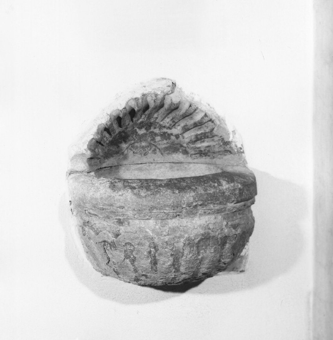 acquasantiera da parete - bottega toscana (fine/inizio secc. XVIII/ XIX)