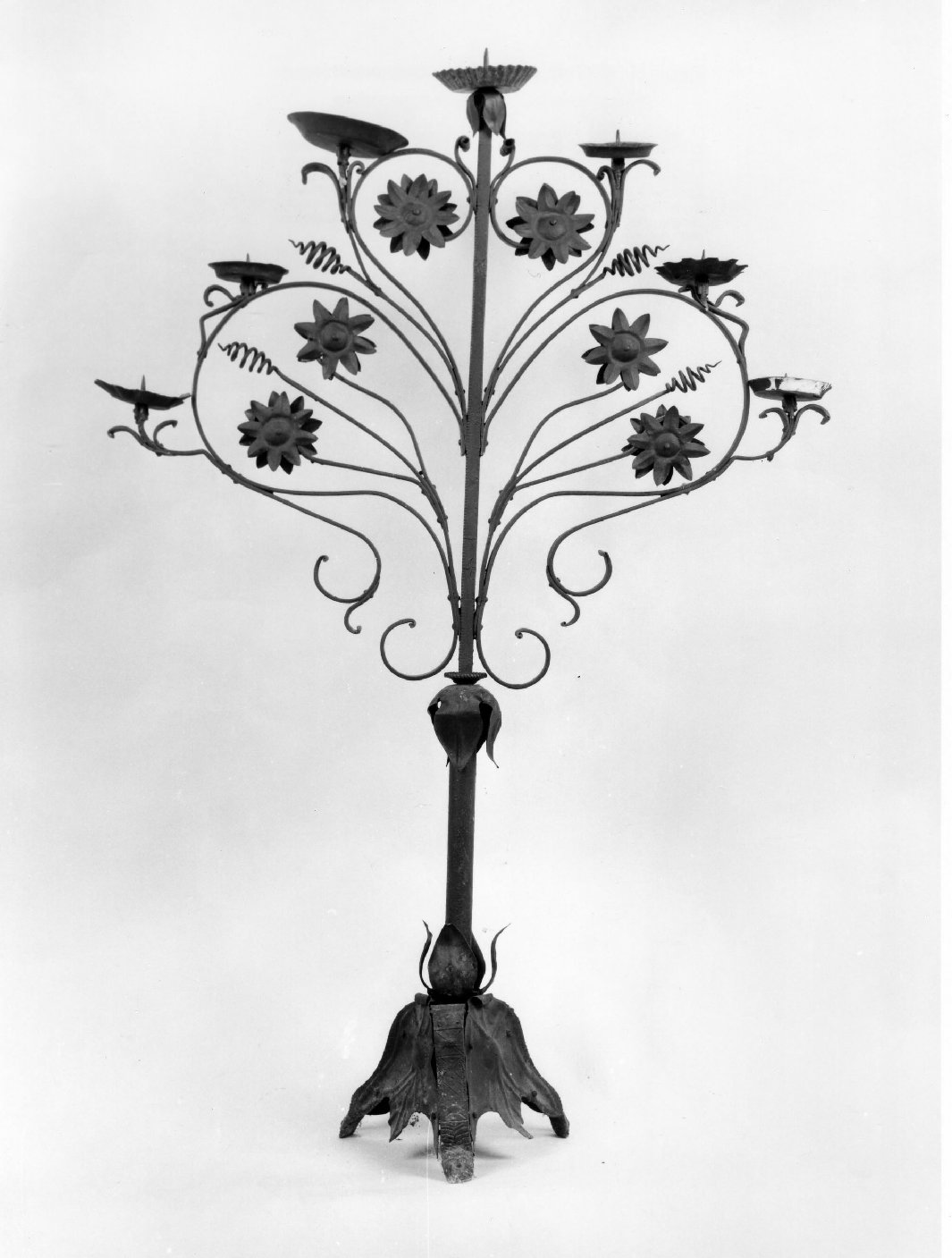 candelabro - bottega toscana (primo quarto sec. XX)