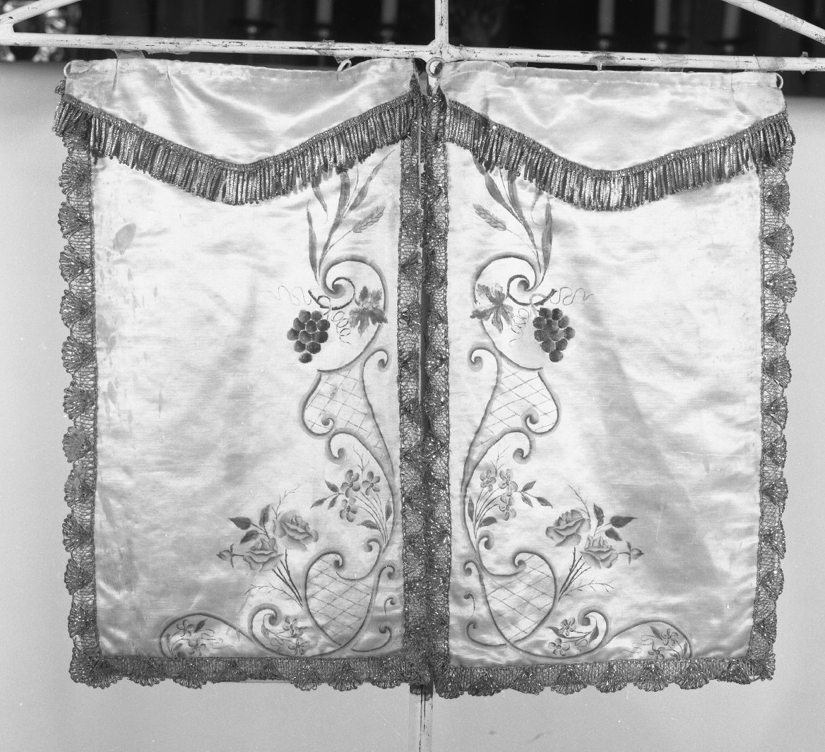 conopeo di tabernacolo - manifattura toscana (primo quarto sec. XX)