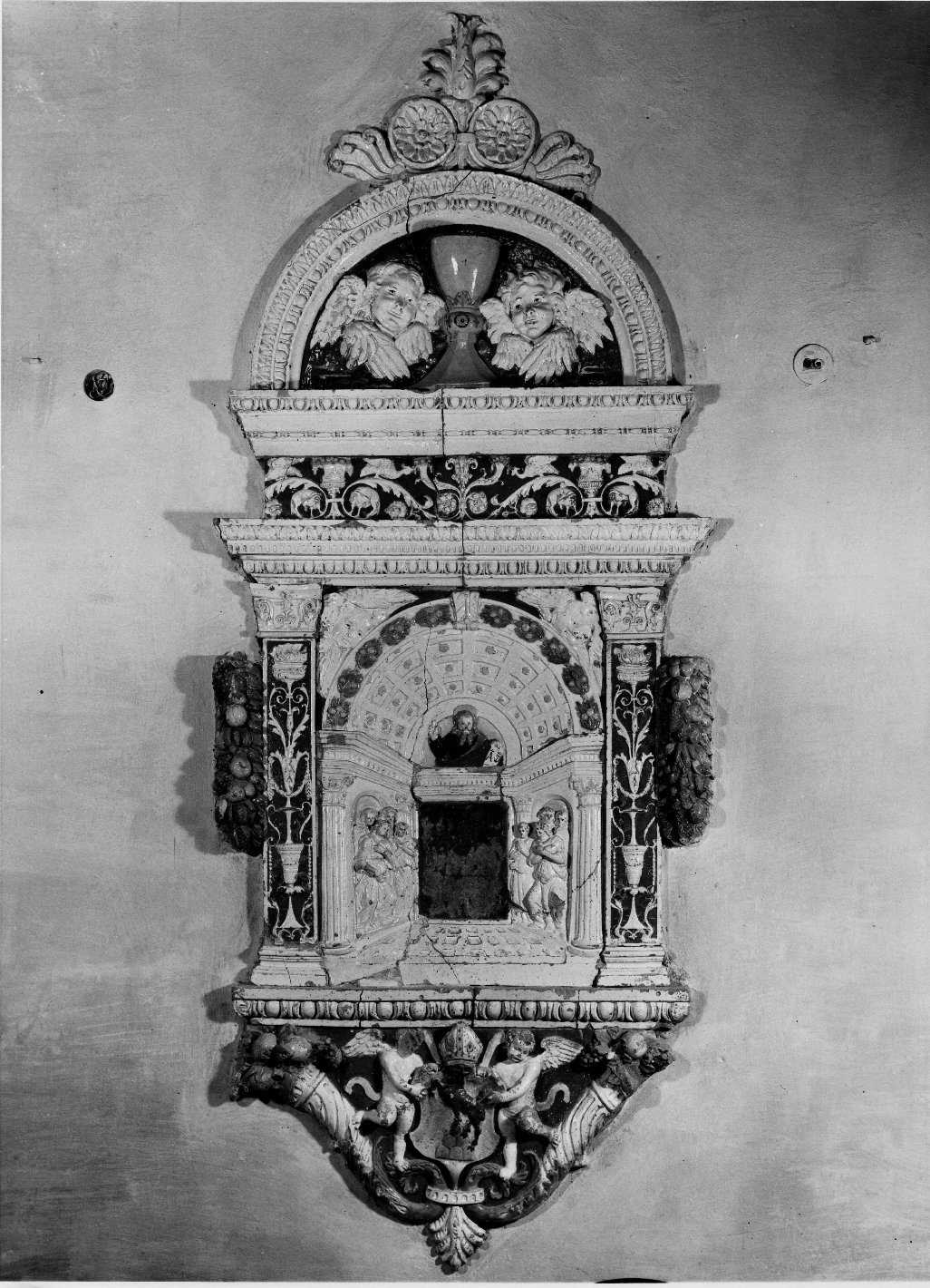 tabernacolo murale - bottega robbiana (prima metà sec. XVI)