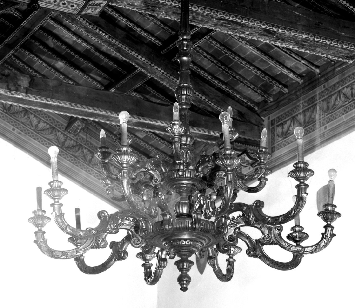 lampadario - a bracci - bottega toscana (primo quarto sec. XX)