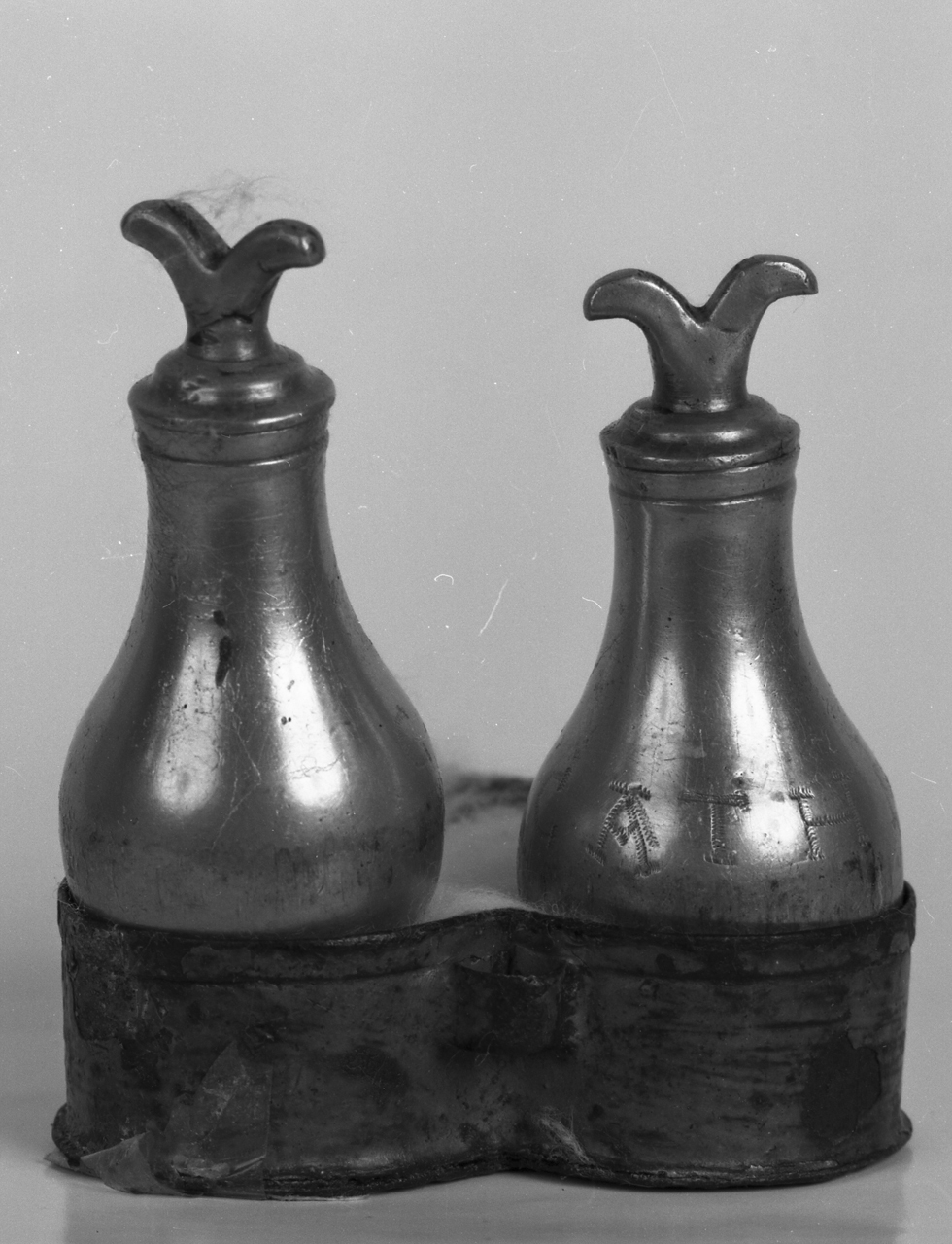 vasetti per oli santi, pendant - bottega toscana (seconda metà sec. XIX)