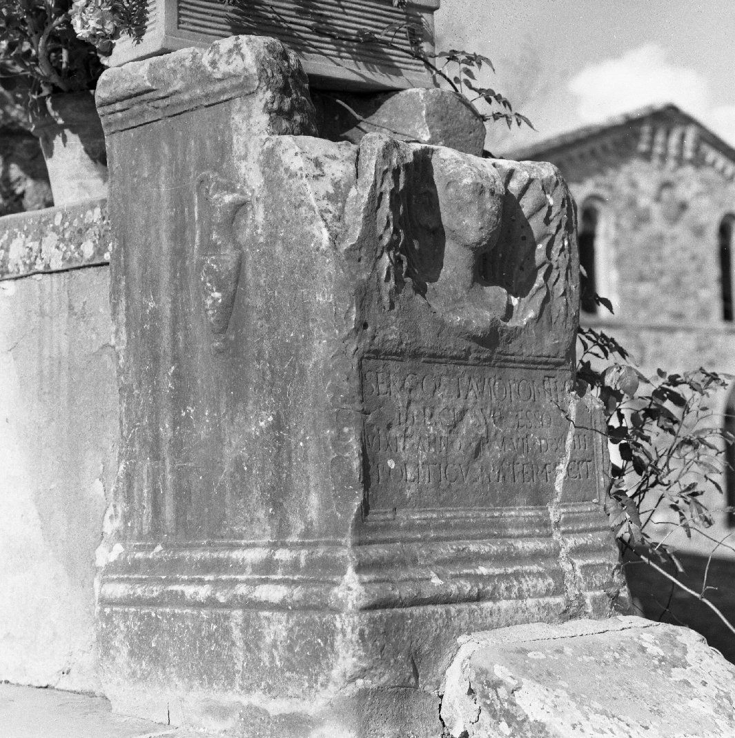 cippo - bottega toscana (primo quarto sec. XVI)