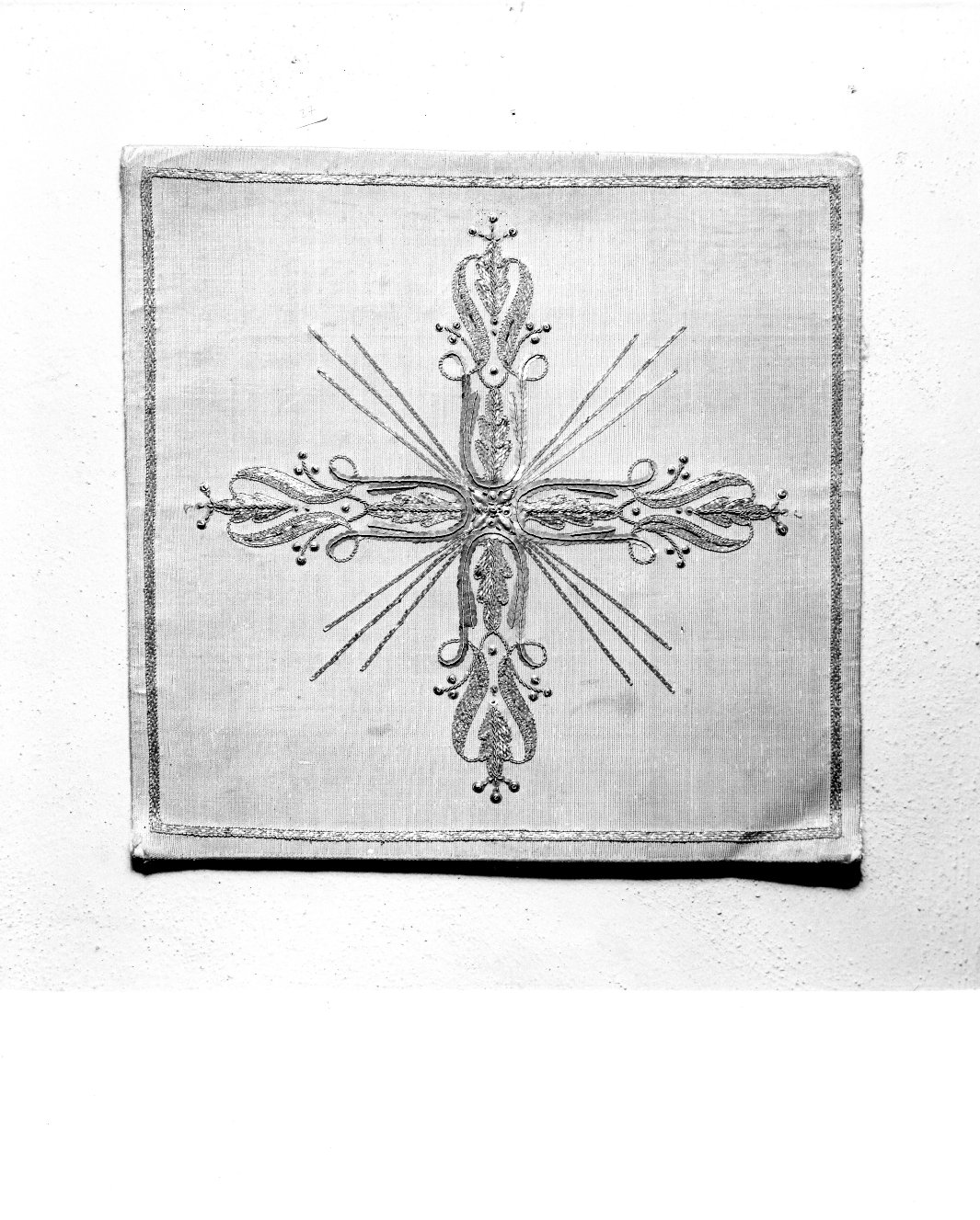 borsa del corporale, elemento d'insieme - manifattura toscana (prima metà sec. XIX)