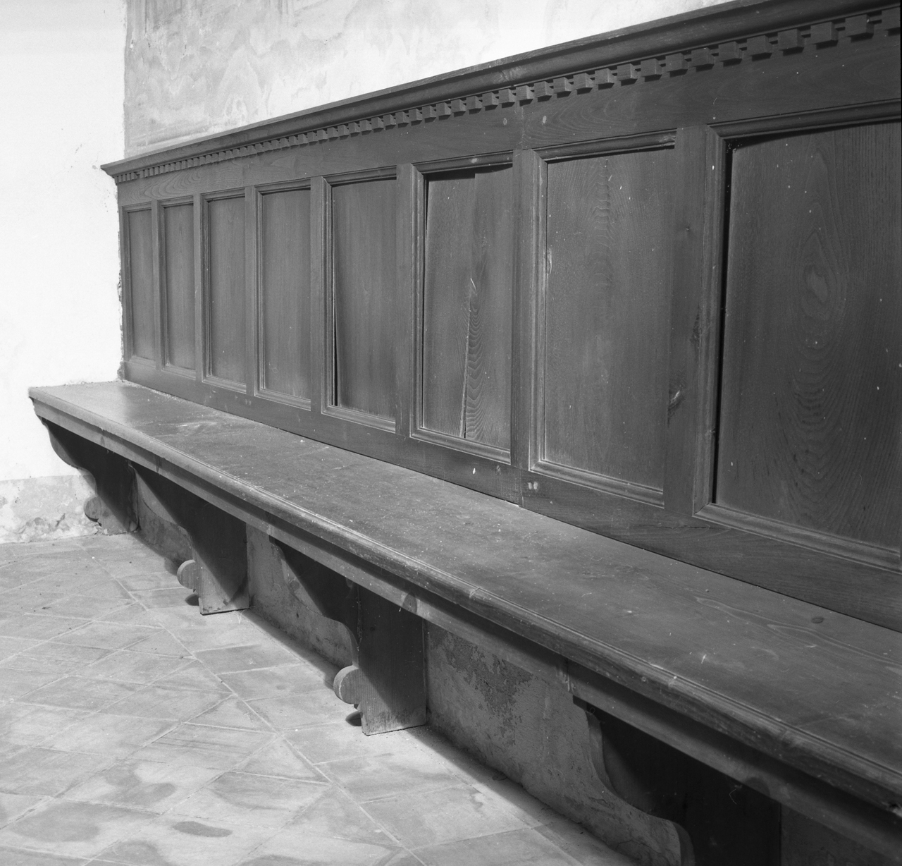 stalli del coro - bottega toscana (metà sec. XX)