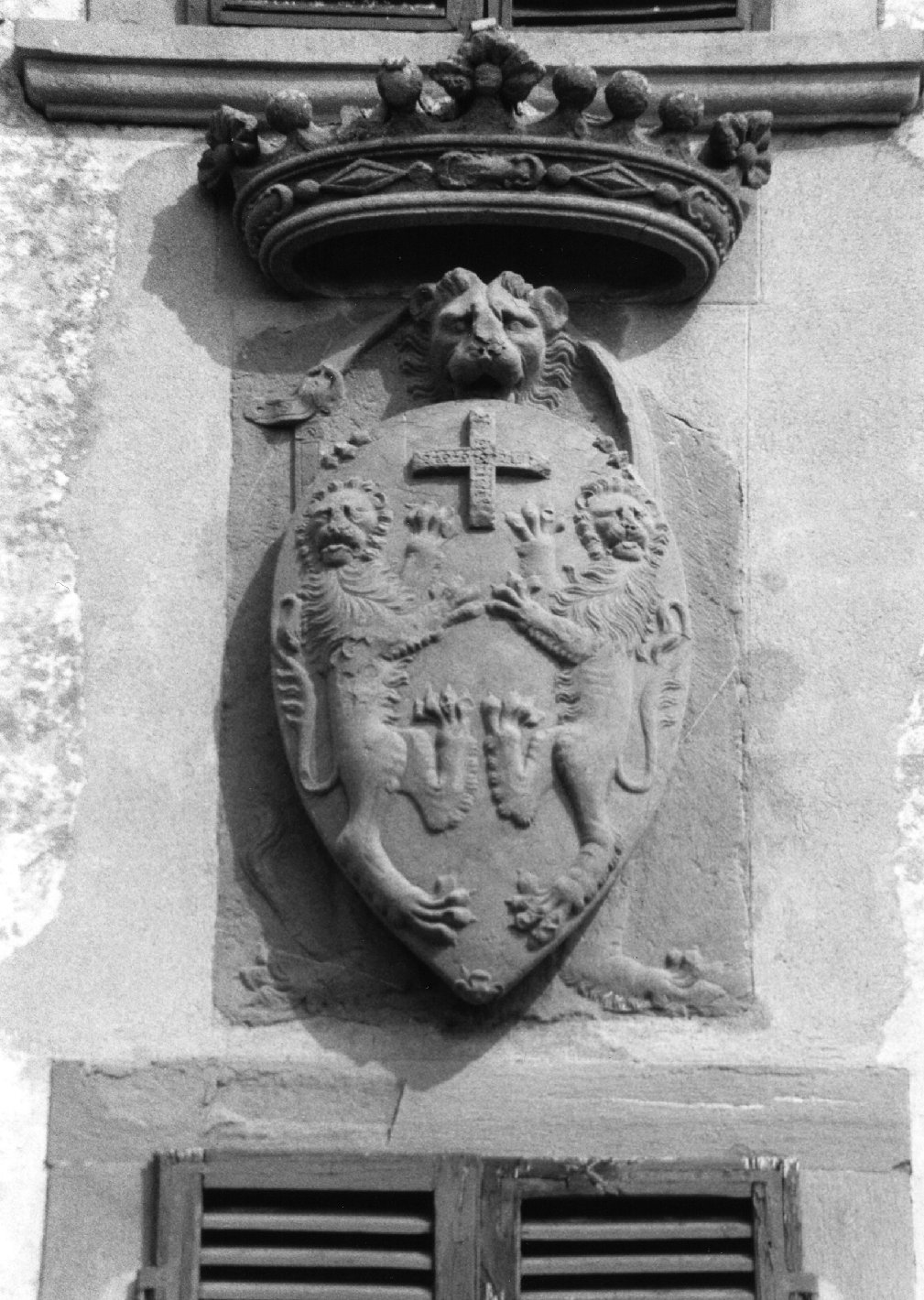 stemma gentilizio della famiglia Lotteringhi della Stufa (scultura) - bottega toscana (secc. XV/ XVI)