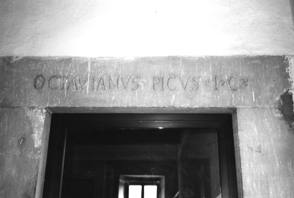 portale architravato - bottega toscana (sec. XVI)