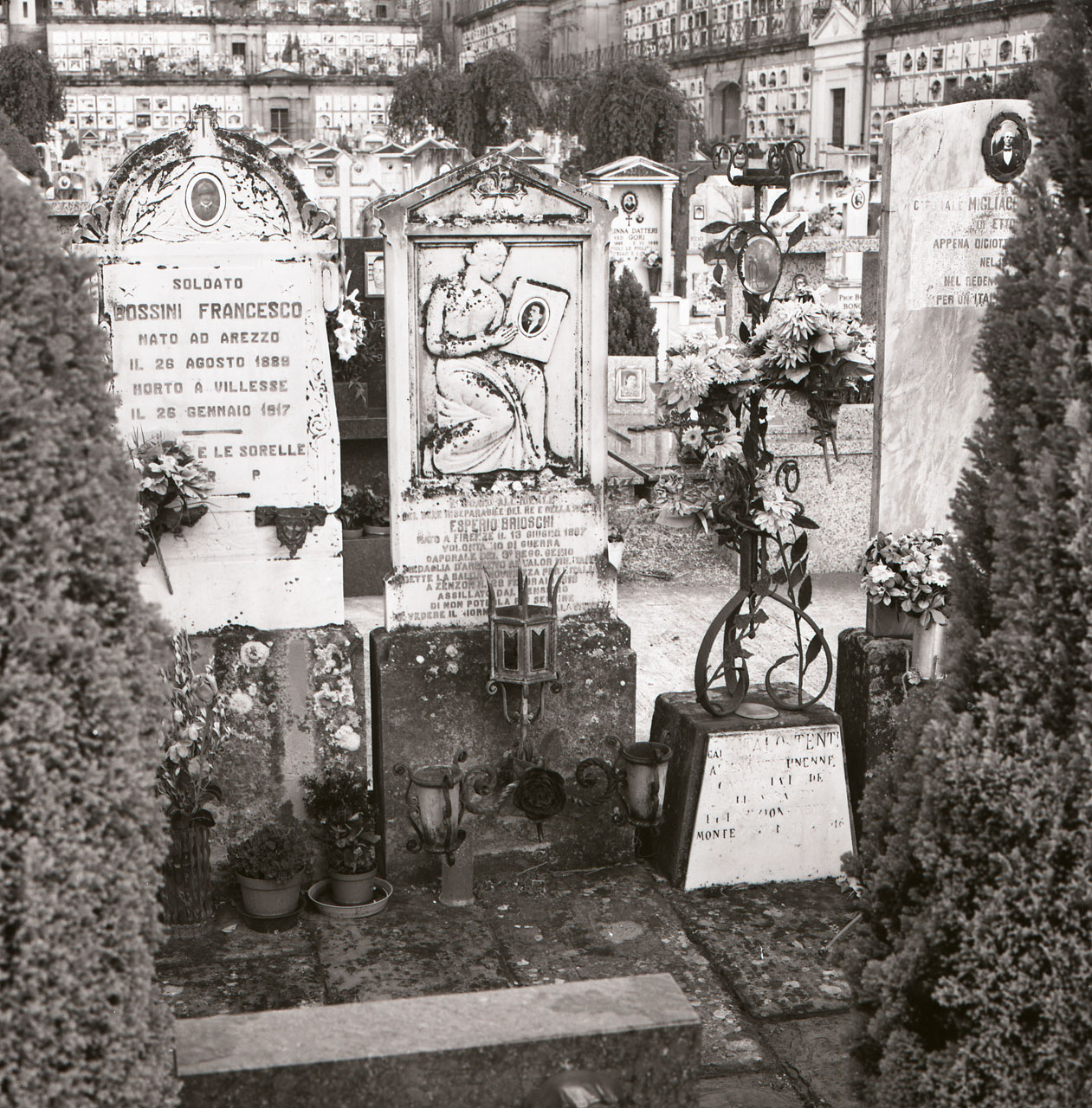 lapide tombale - bottega aretina (sec. XX)