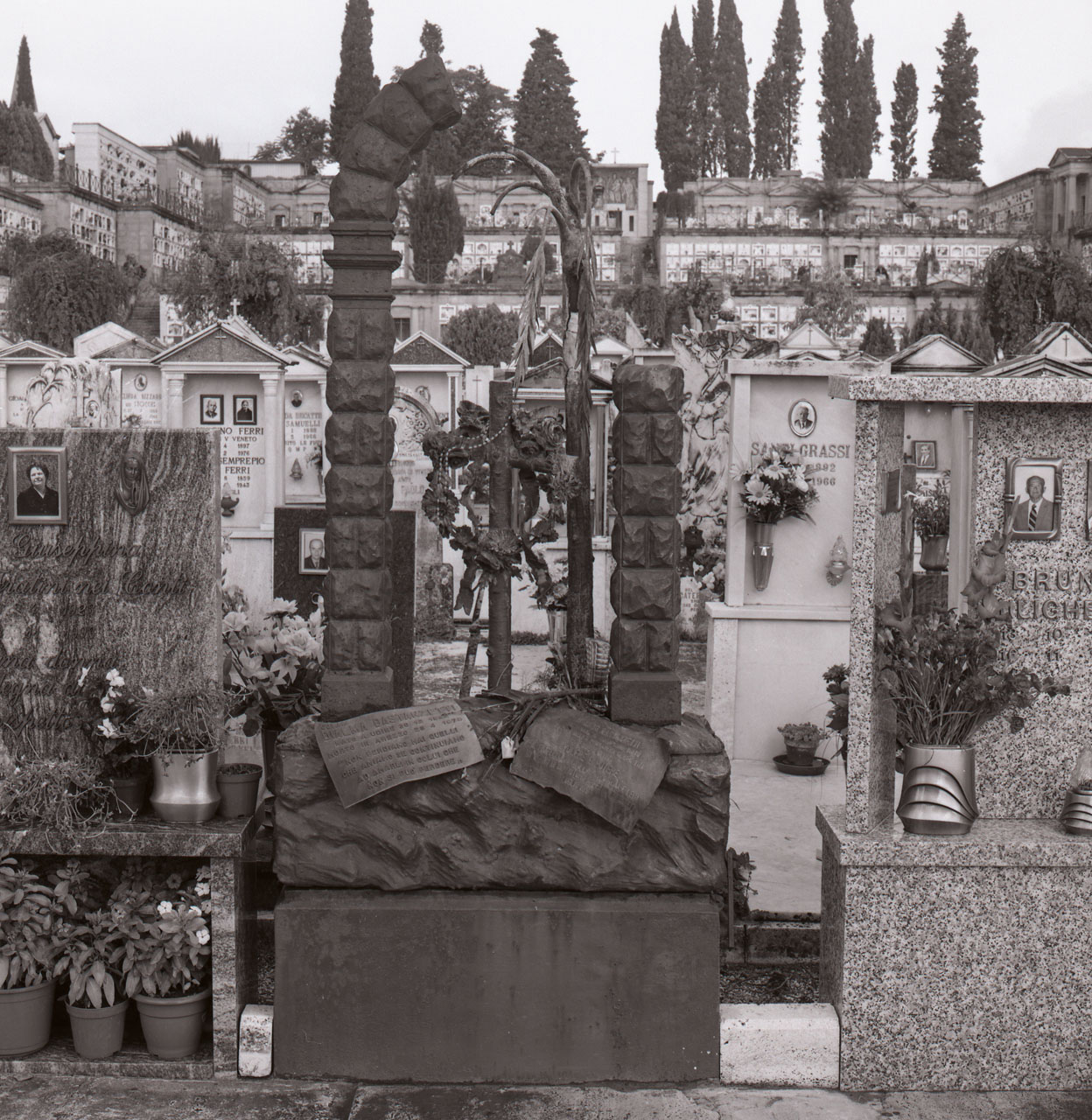 monumento funebre - bottega aretina (sec. XIX)