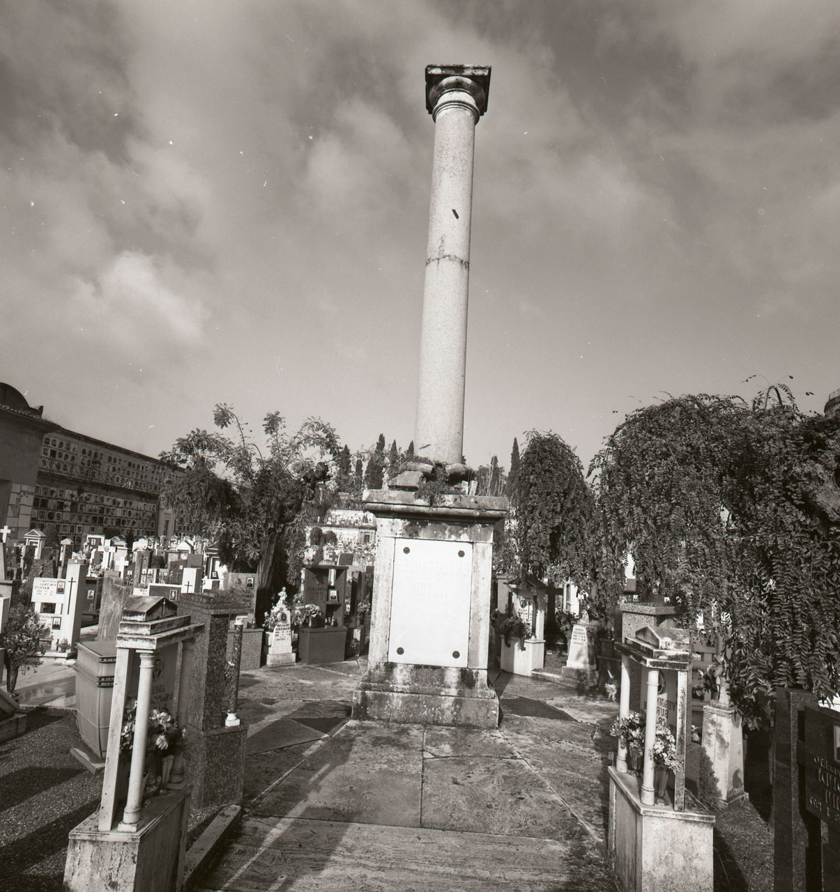 monumento funebre - bottega aretina (sec. XIX)
