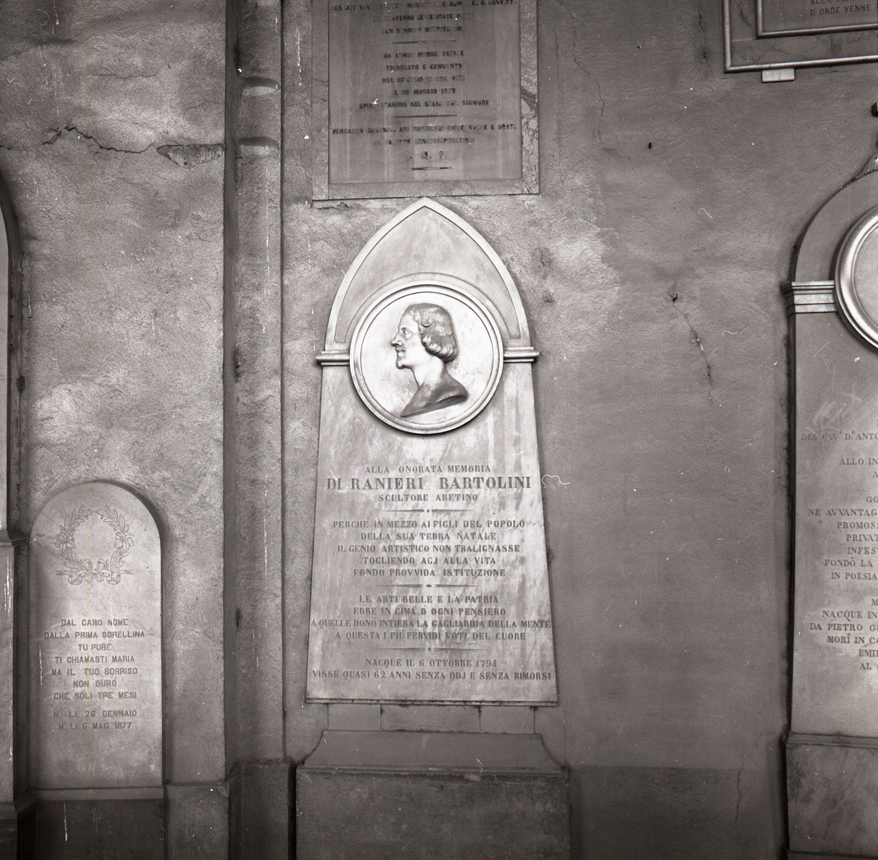 ritratto d'uomo di profilo (lapide tombale) - bottega aretina (sec. XIX)