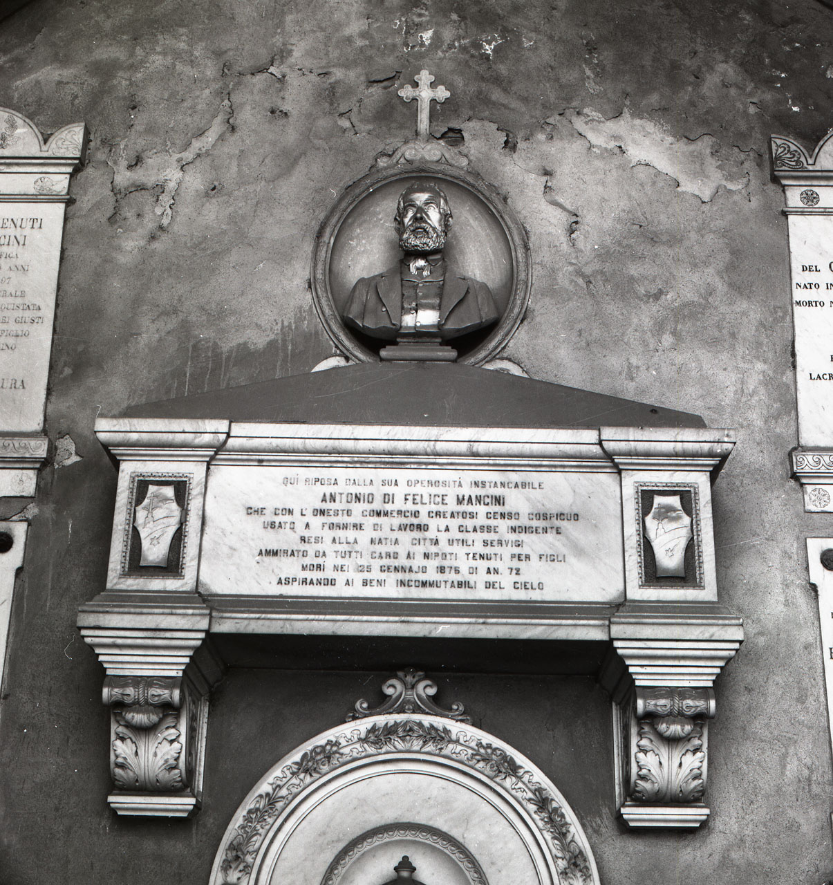 busto ritratto d'uomo (monumento funebre) di Raguzzi Curzio (attribuito) (sec. XIX)