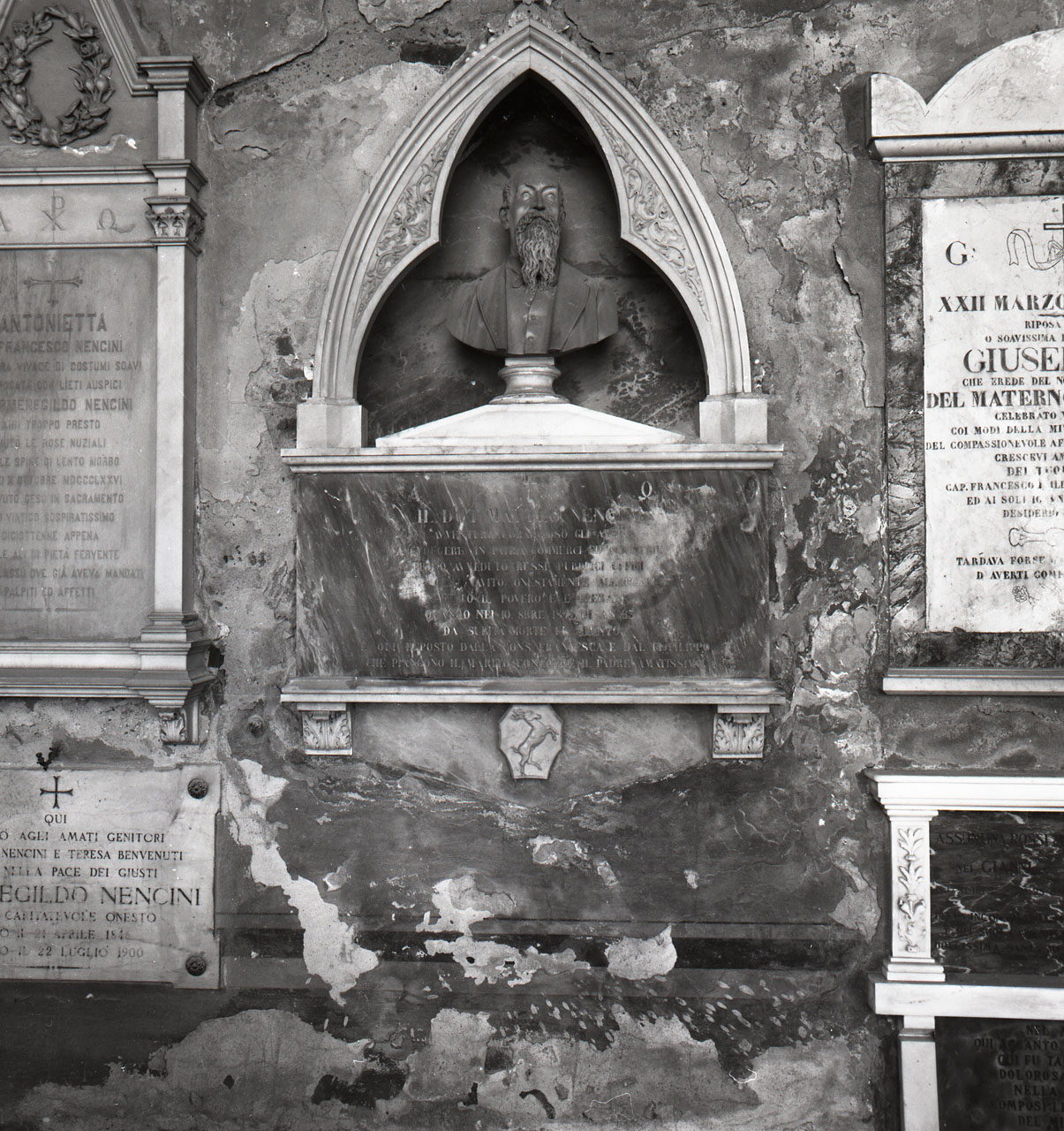 busto ritratto d'uomo (monumento funebre) di Raguzzi Curzio (attribuito) (sec. XIX)