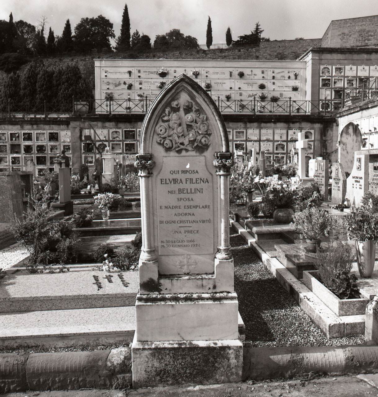 lapide tombale - bottega aretina (sec. XX)