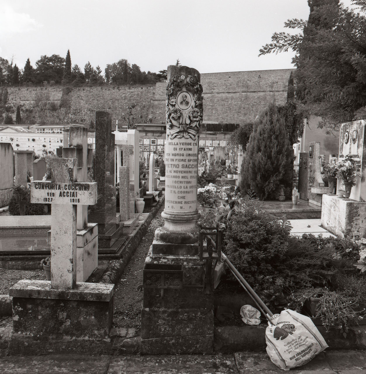 cippo - bottega aretina (sec. XX)