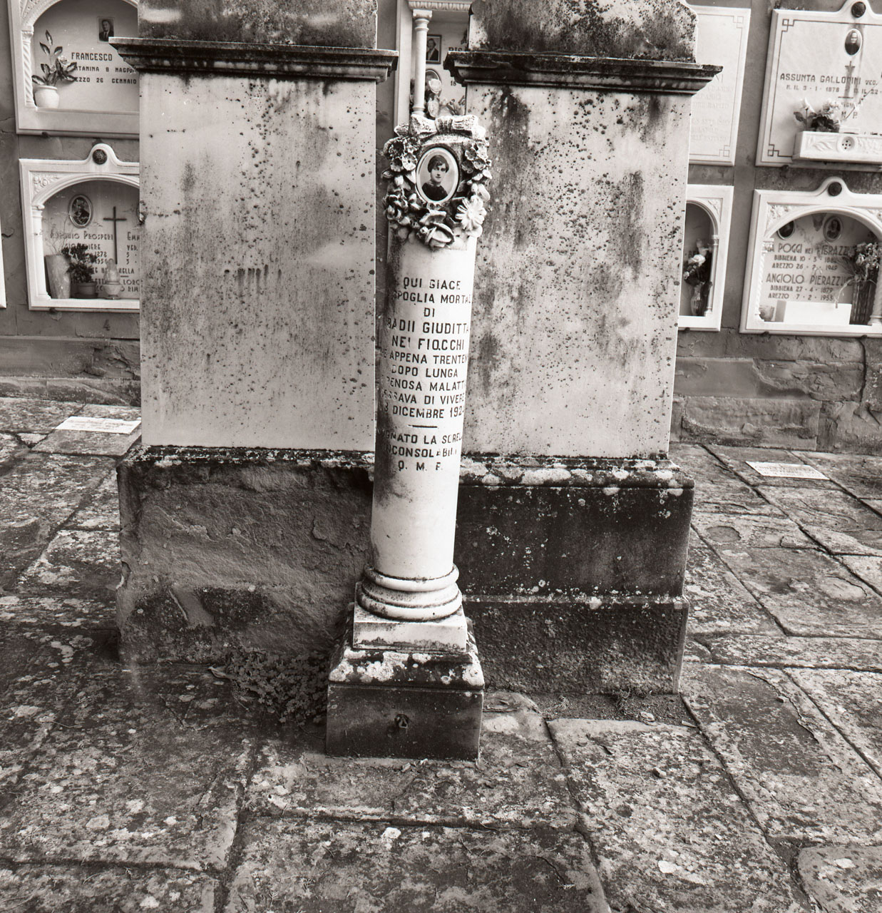 cippo - bottega aretina (sec. XX)