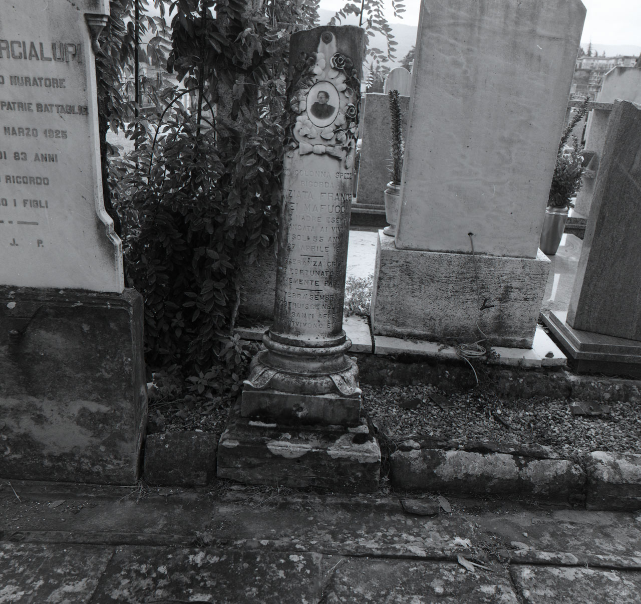 cippo - bottega aretina (sec. XX)