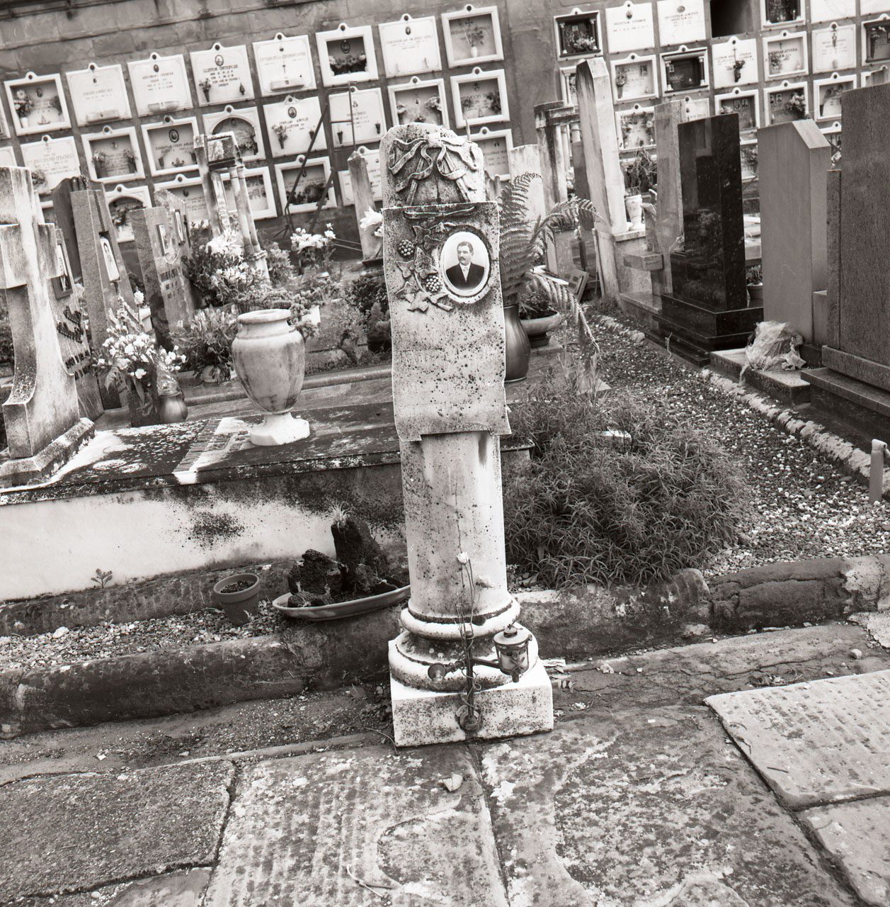 cippo - bottega aretina (sec. XX)