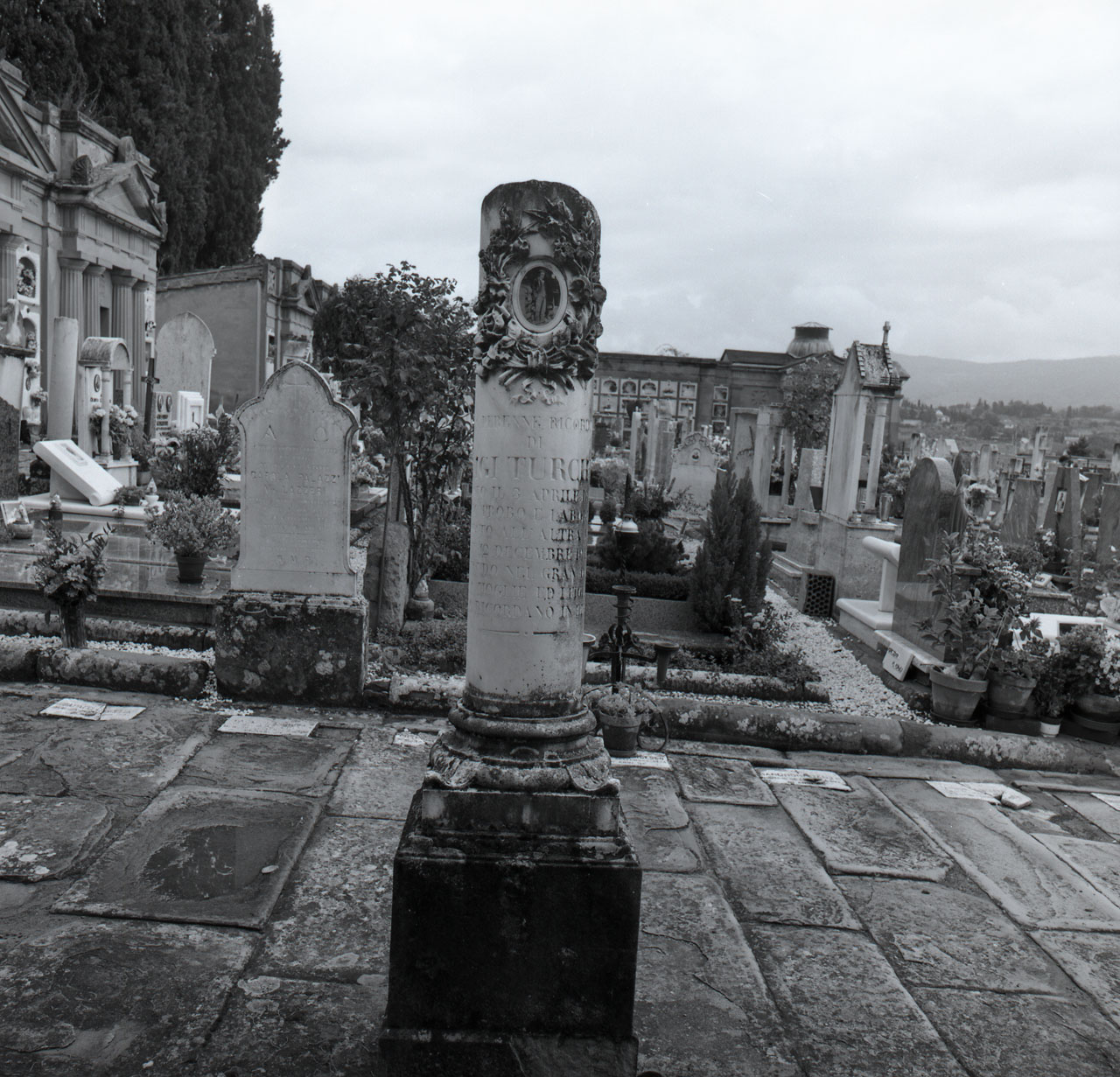 cippo - bottega aretina (sec. XX)