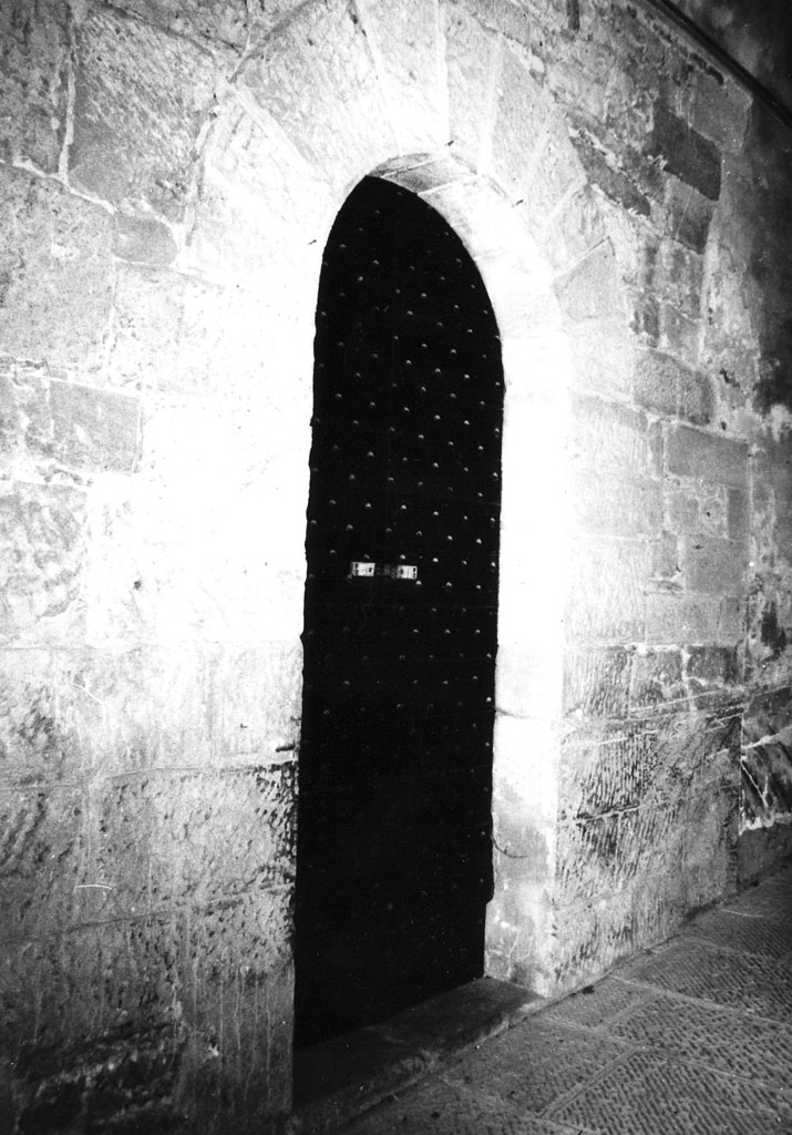 portale - ad arco - bottega aretina (sec. XX)