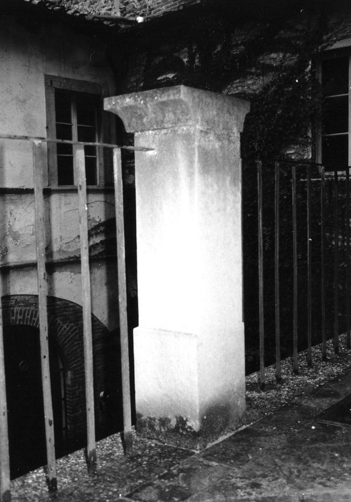 pilastrino, serie - bottega aretina (ultimo quarto sec. XX)