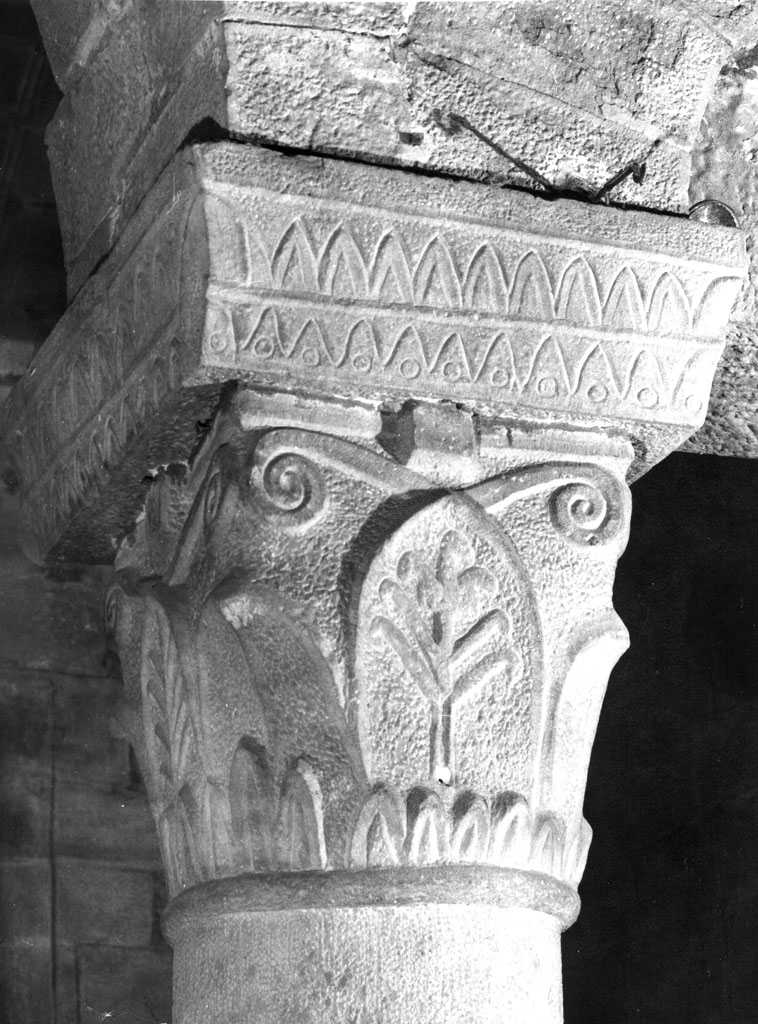 capitello, elemento d'insieme - manifattura toscana (fine sec. XII)