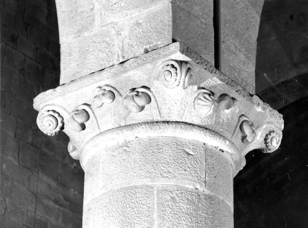 capitello, elemento d'insieme - manifattura toscana (sec. XIII)