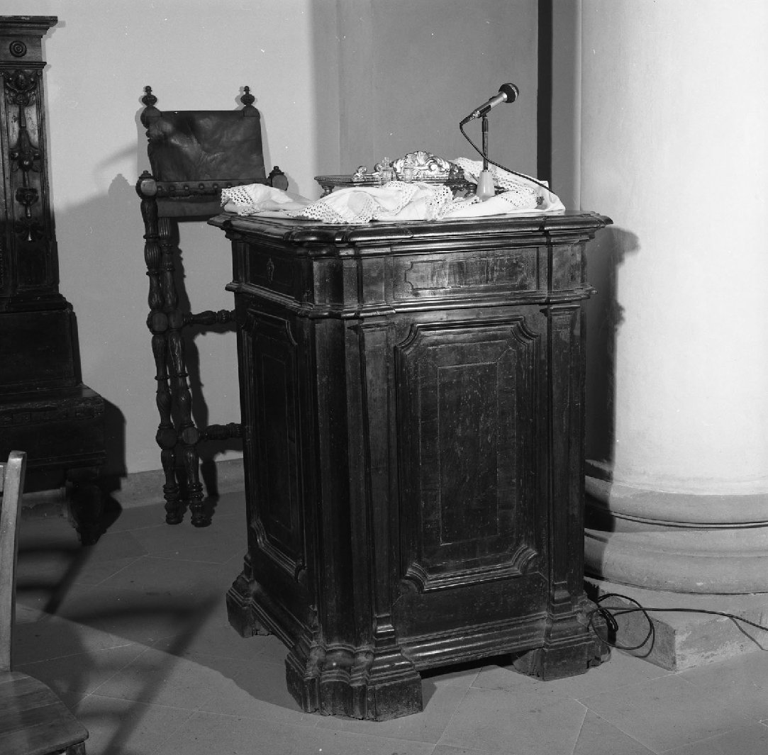 credenzina, opera isolata - bottega toscana (prima metà sec. XVIII)