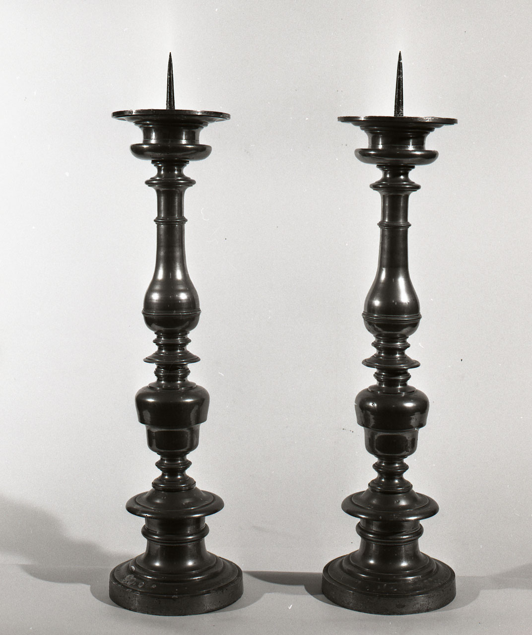 candeliere d'altare, serie - bottega toscana (sec. XX)